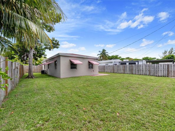 2071 NE 180th St, North Miami Beach FL 33162