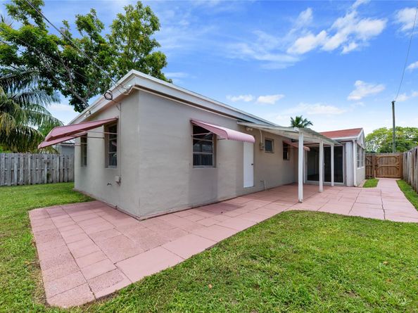 2071 NE 180th St, North Miami Beach FL 33162