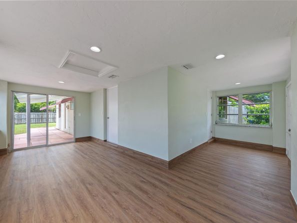 2071 NE 180th St, North Miami Beach FL 33162