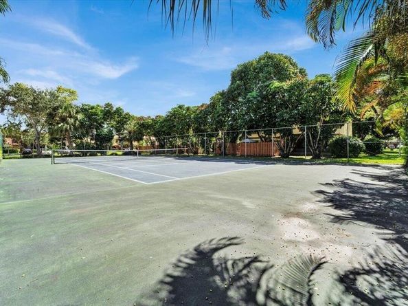 4000 Del Rio Way, Fort Lauderdale FL 33351