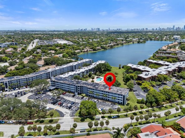 441 NE 195th St 302, Miami FL 33179