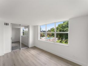 441 NE 195th St 302, Miami FL 33179