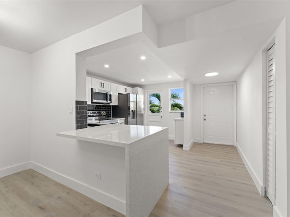 441 NE 195th St 302, Miami FL 33179