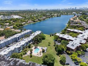 441 NE 195th St 302, Miami FL 33179
