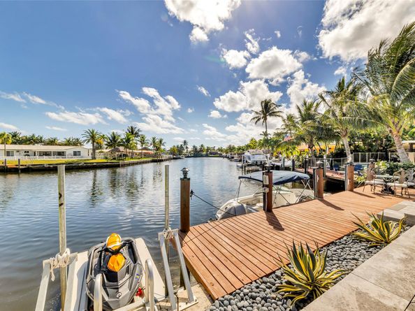 160 SE 3rd Ct, Pompano Beach FL 33060