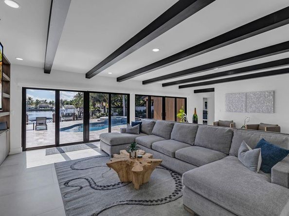 160 SE 3rd Ct, Pompano Beach FL 33060