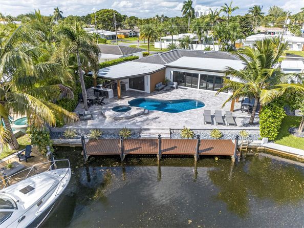 160 SE 3rd Ct, Pompano Beach FL 33060