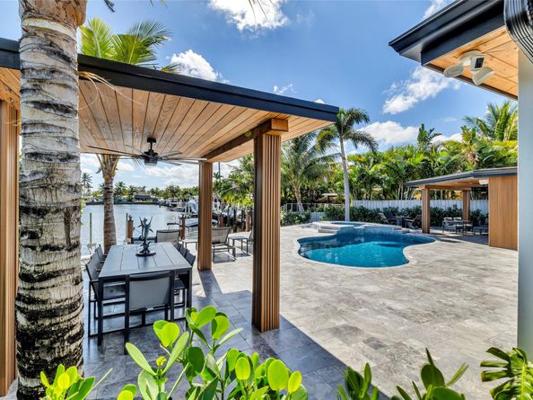 160 SE 3rd Ct, Pompano Beach FL 33060