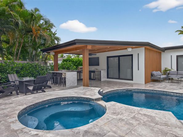 160 SE 3rd Ct, Pompano Beach FL 33060