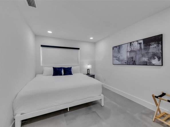 160 SE 3rd Ct, Pompano Beach FL 33060