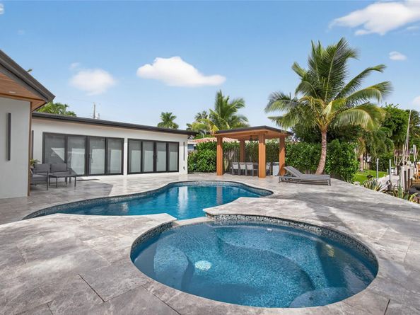 160 SE 3rd Ct, Pompano Beach FL 33060