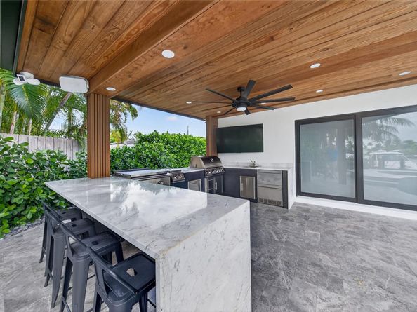 160 SE 3rd Ct, Pompano Beach FL 33060