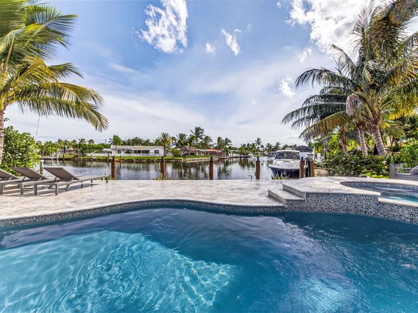 160 SE 3rd Ct, Pompano Beach FL 33060