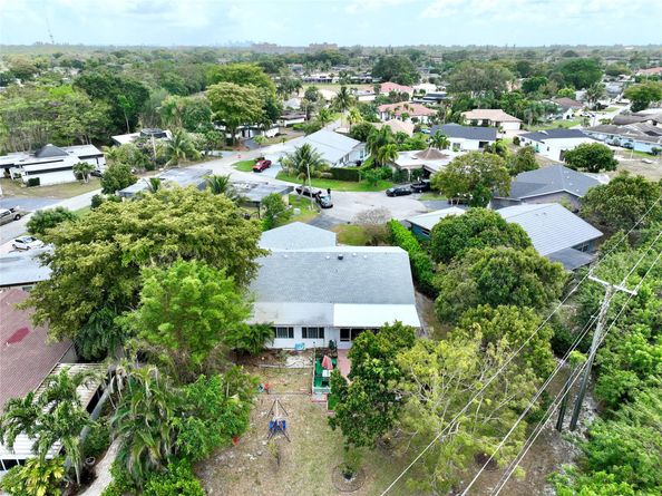 6307 Silk Oak Cir, Tamarac FL 33319