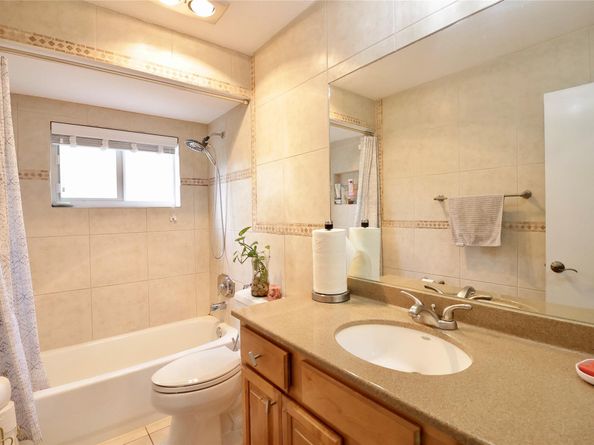 6307 Silk Oak Cir, Tamarac FL 33319