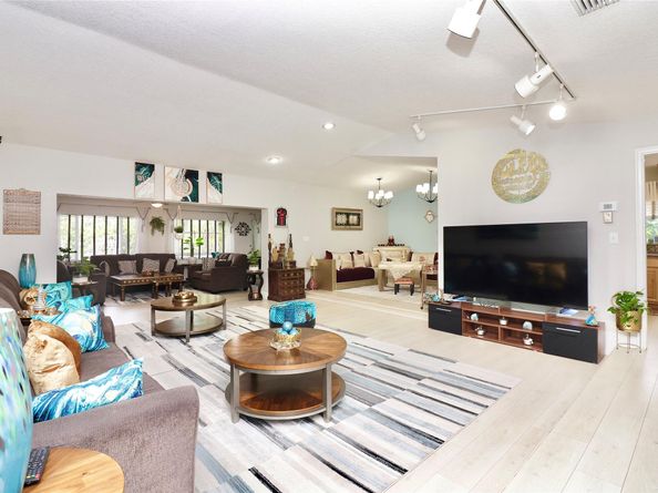 6307 Silk Oak Cir, Tamarac FL 33319