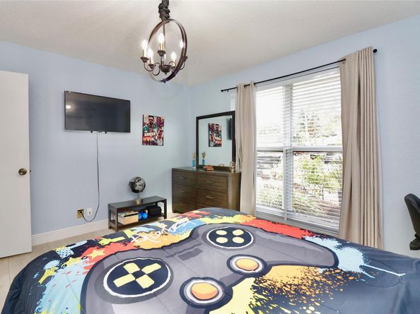 6307 Silk Oak Cir, Tamarac FL 33319