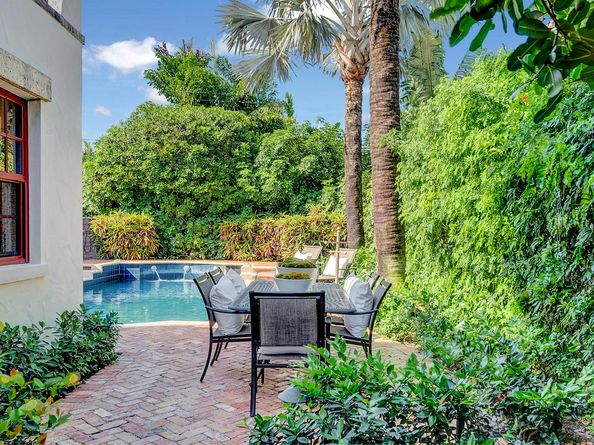225 Pershing Way, West Palm Beach FL 33401
