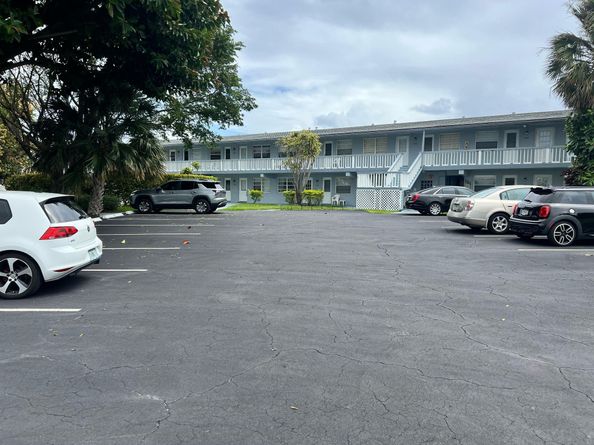 751 Pine Dr 101, Pompano Beach FL 33060