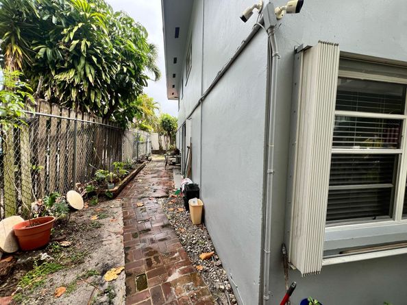 751 Pine Dr 101, Pompano Beach FL 33060