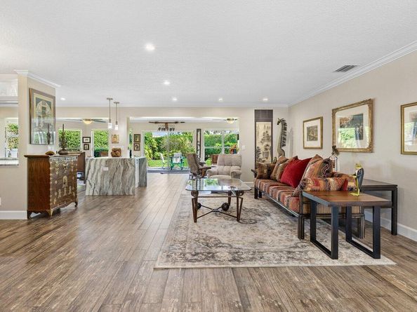 401 French Royale Circle, Atlantis FL 33462
