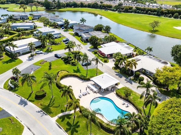 401 French Royale Circle, Atlantis FL 33462