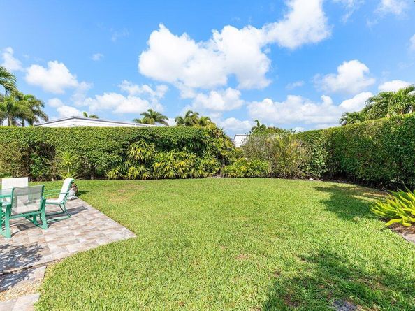 401 French Royale Circle, Atlantis FL 33462
