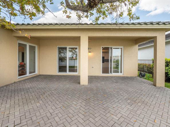 4435 E Whitewater Ave, Weston FL 33332