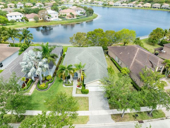 4435 E Whitewater Ave, Weston FL 33332