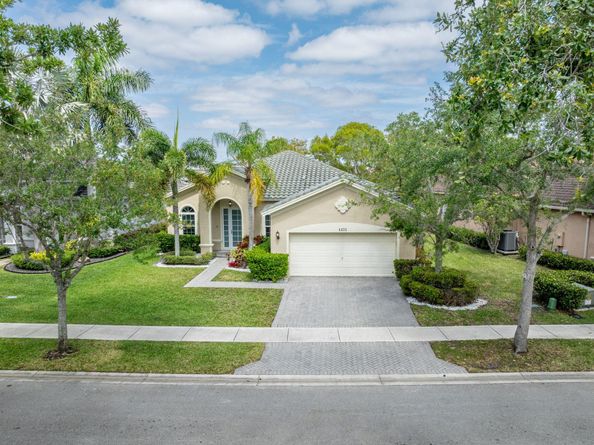 4435 E Whitewater Ave, Weston FL 33332