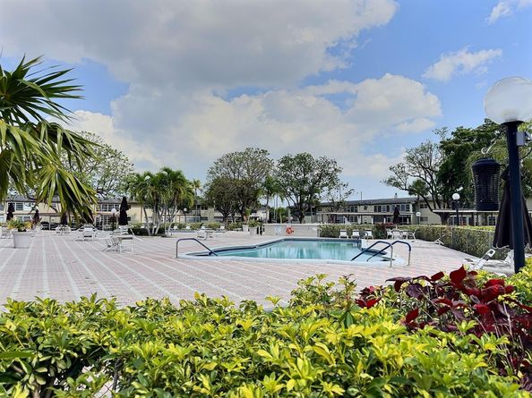 7805 W Atlantic Blvd 207, Margate FL 33063