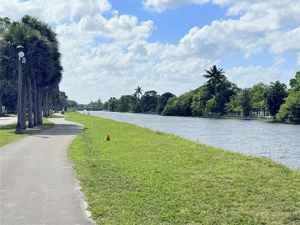 4706 NW 36th St 412S, Lauderdale Lakes FL 33319
