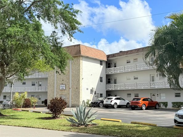 4706 NW 36th St 412S, Lauderdale Lakes FL 33319