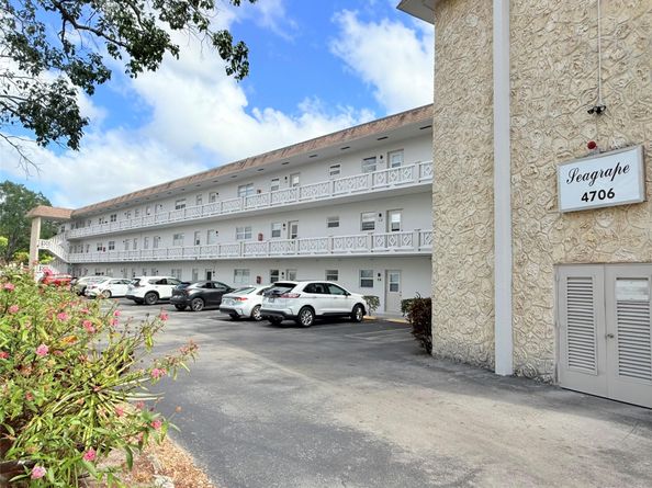 4706 NW 36th St 412S, Lauderdale Lakes FL 33319