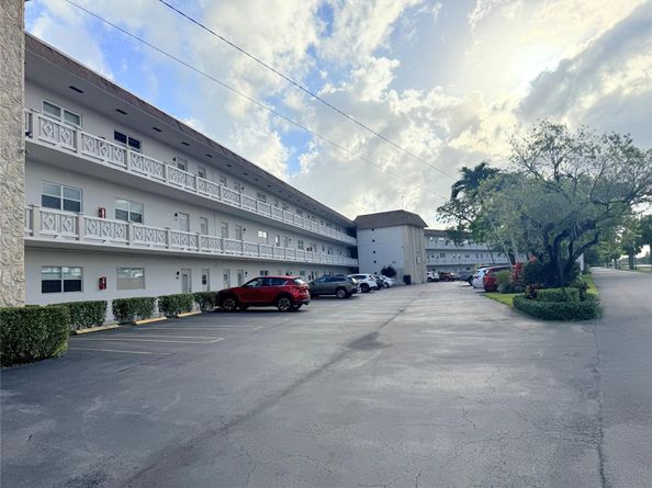 4706 NW 36th St 412S, Lauderdale Lakes FL 33319