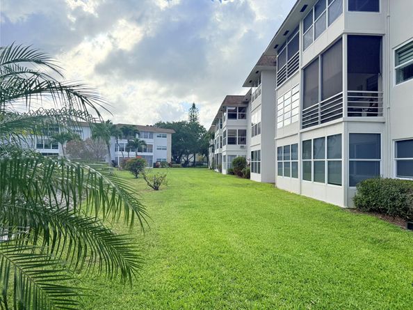 4706 NW 36th St 412S, Lauderdale Lakes FL 33319