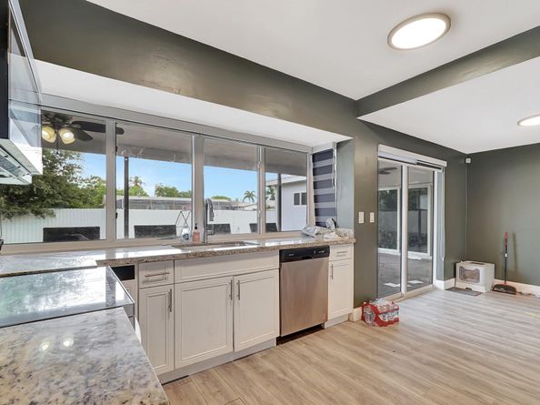 4709 Washington St, Hollywood FL 33021