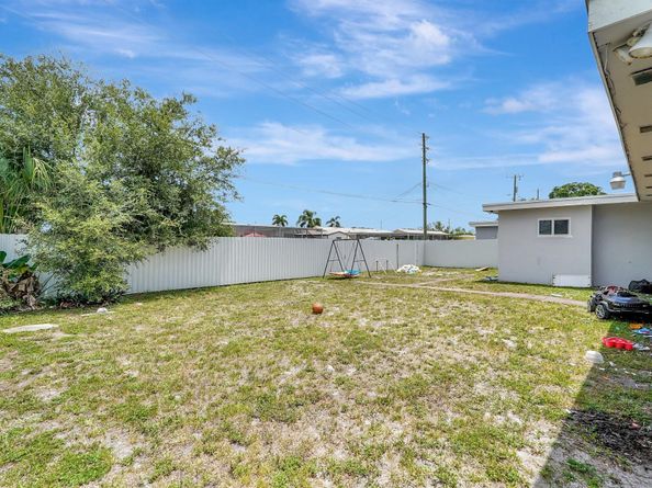 4709 Washington St, Hollywood FL 33021