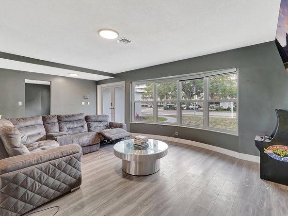 4709 Washington St, Hollywood FL 33021