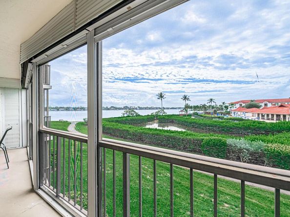 7020 Half Moon Circle 210, Hypoluxo FL 33462