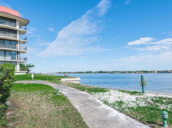 7020 Half Moon Circle 210, Hypoluxo FL 33462