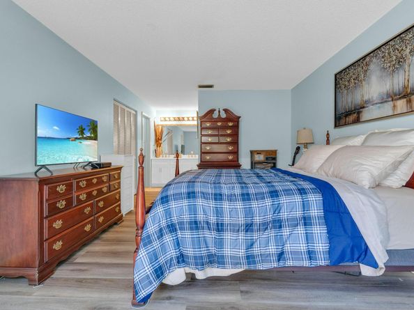 4389 Willow Pond Circle, West Palm Beach FL 33417