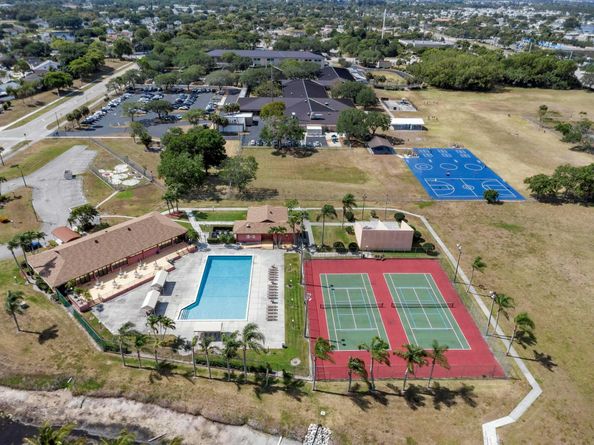 4389 Willow Pond Circle, West Palm Beach FL 33417
