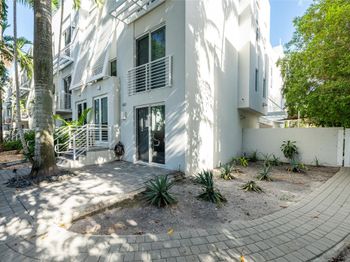 801 SE 12th Court
