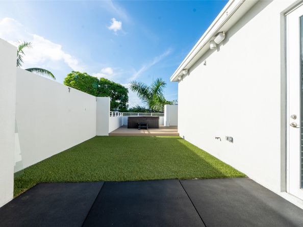 801 SE 12th Court, Fort Lauderdale FL 33316
