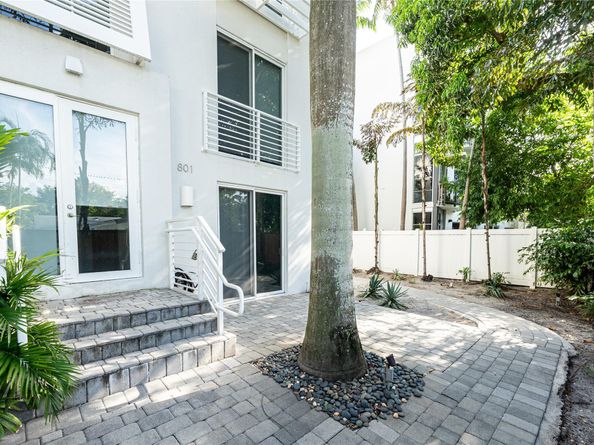 801 SE 12th Court, Fort Lauderdale FL 33316