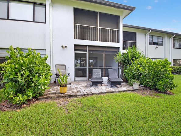 17 Southport Lane E, Boynton Beach FL 33436