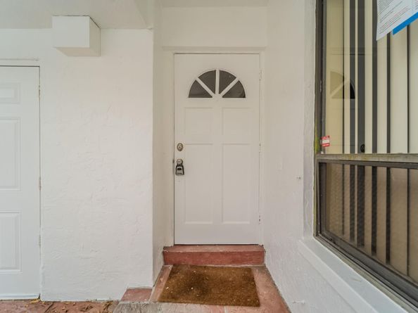 2700 N 34th Ave 1, Hollywood FL 33021