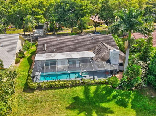 355 Woodlake Lane, Deerfield Beach FL 33442