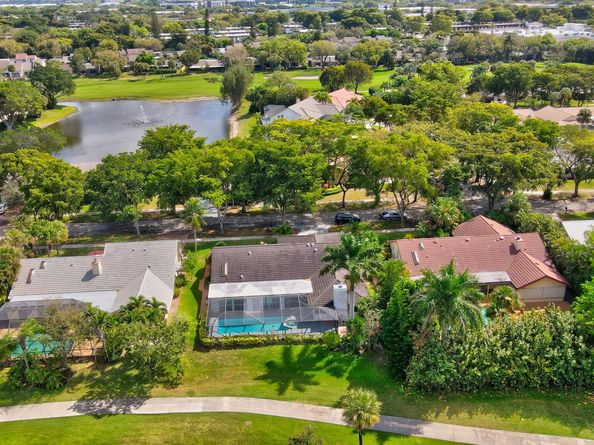 355 Woodlake Lane, Deerfield Beach FL 33442